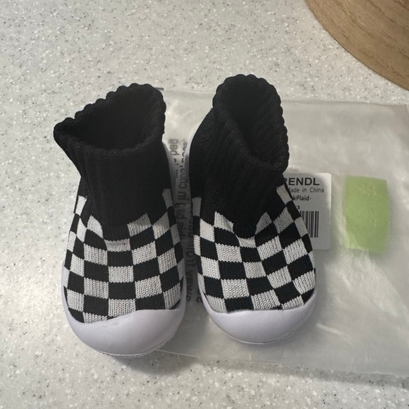 Black & white checkered baby sock shoes - Picture 2 of 6